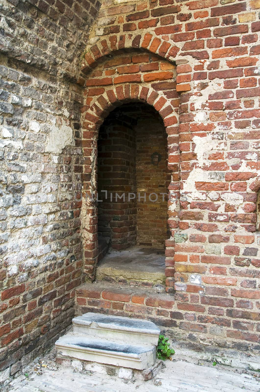 Old ruine from castel in Heenvliet Holland with bridge and water