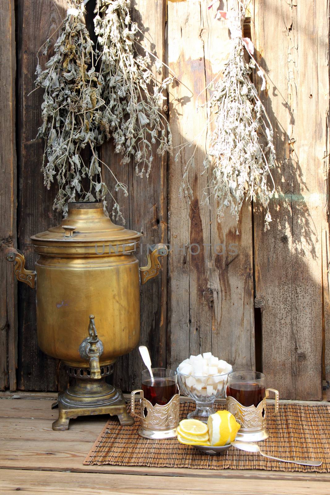 Clock with old glasses standing on a straw napkin