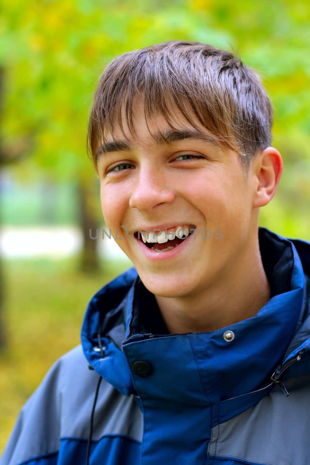 teenager portrait in the autumn park