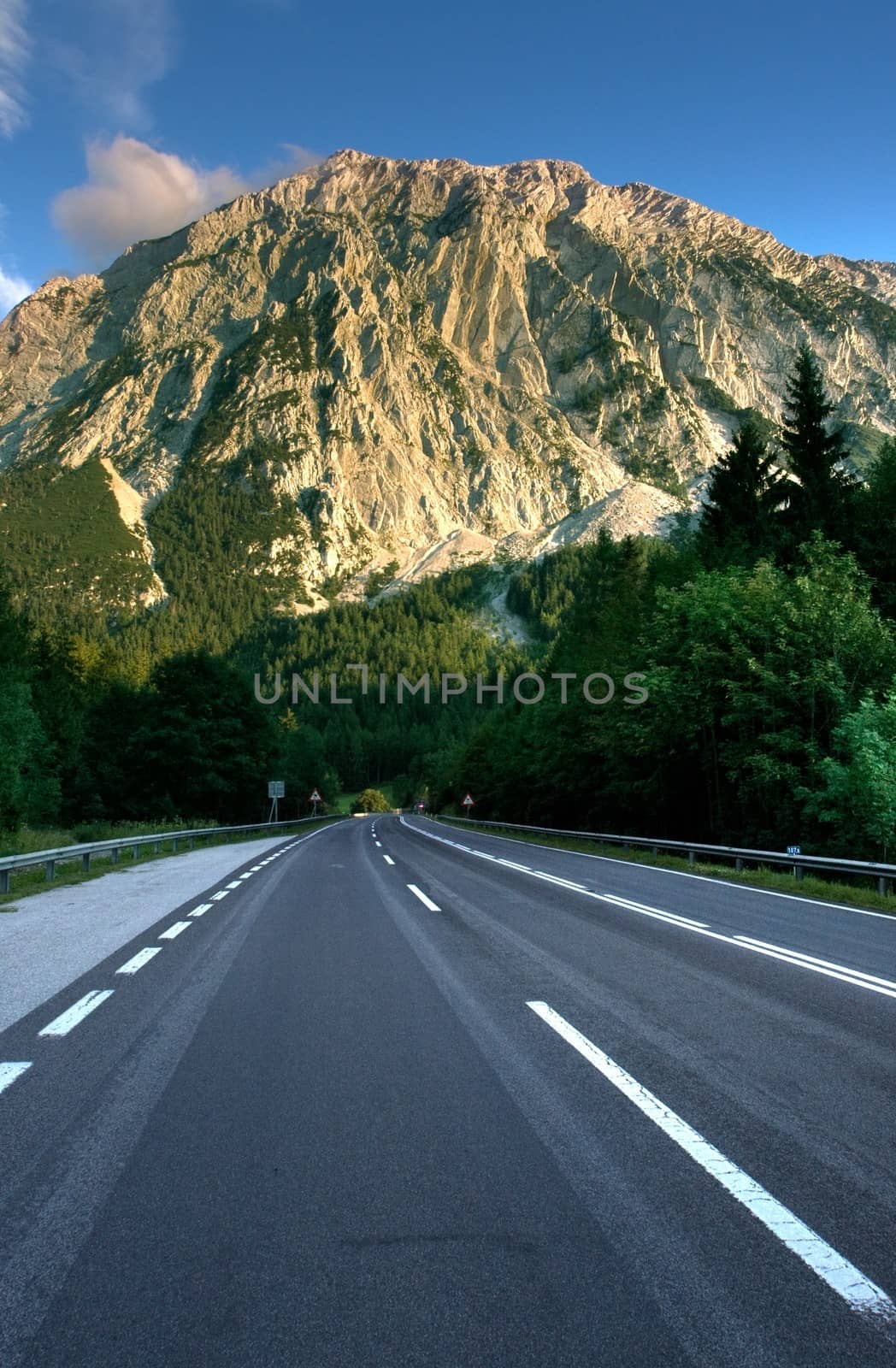 The road going directly to the mountains