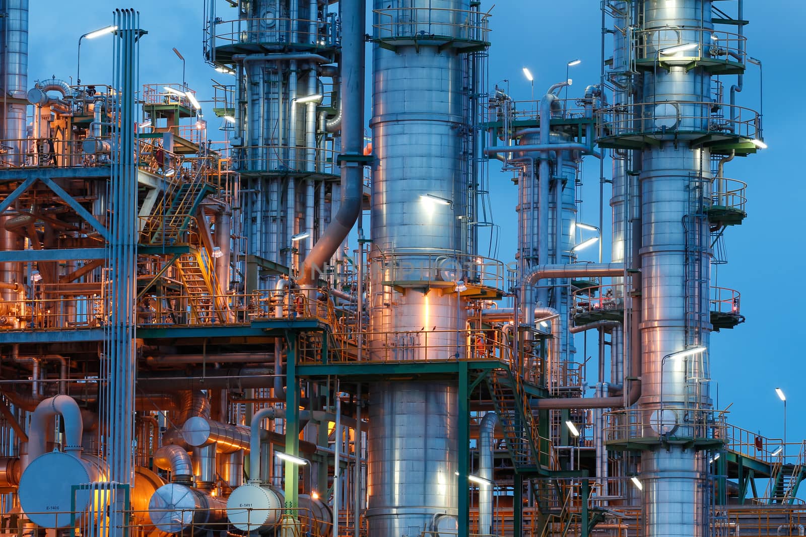 Night scene of chemical plant structure