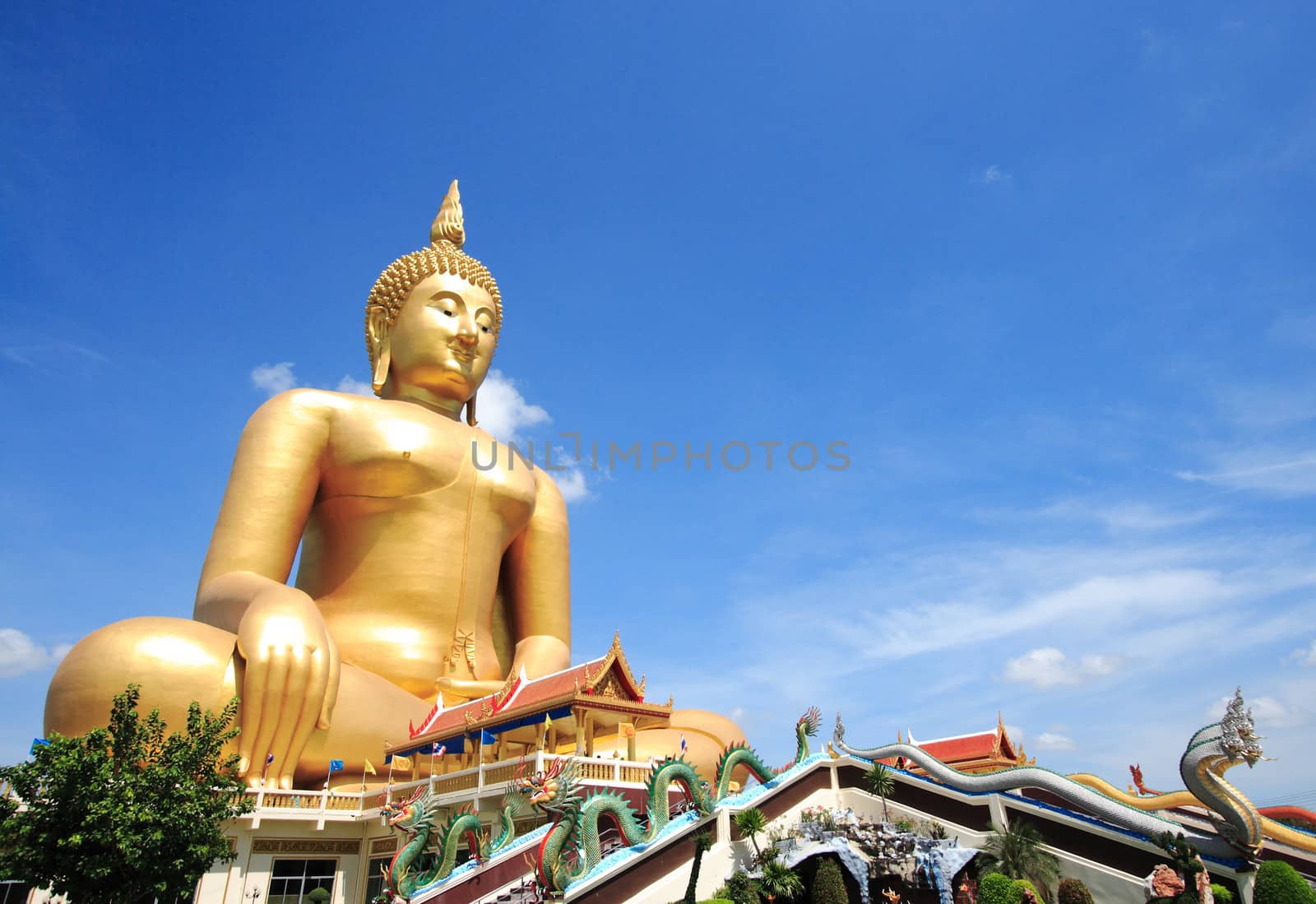 Big Buddha in temple of Thailand by myrainjom01