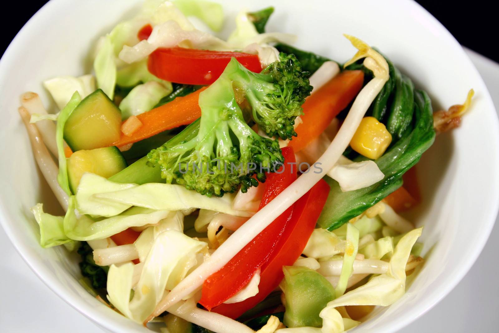 Delicious Asian stir fry vegetables ready to serve.