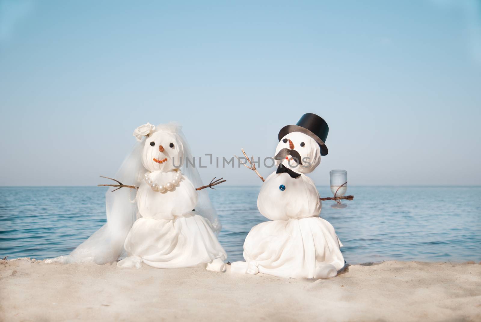Two Snowmen - A lovely couple at the sea