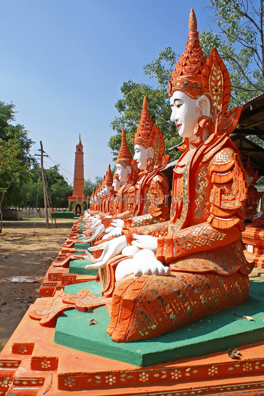 Monywa, Myanmar by alfotokunst