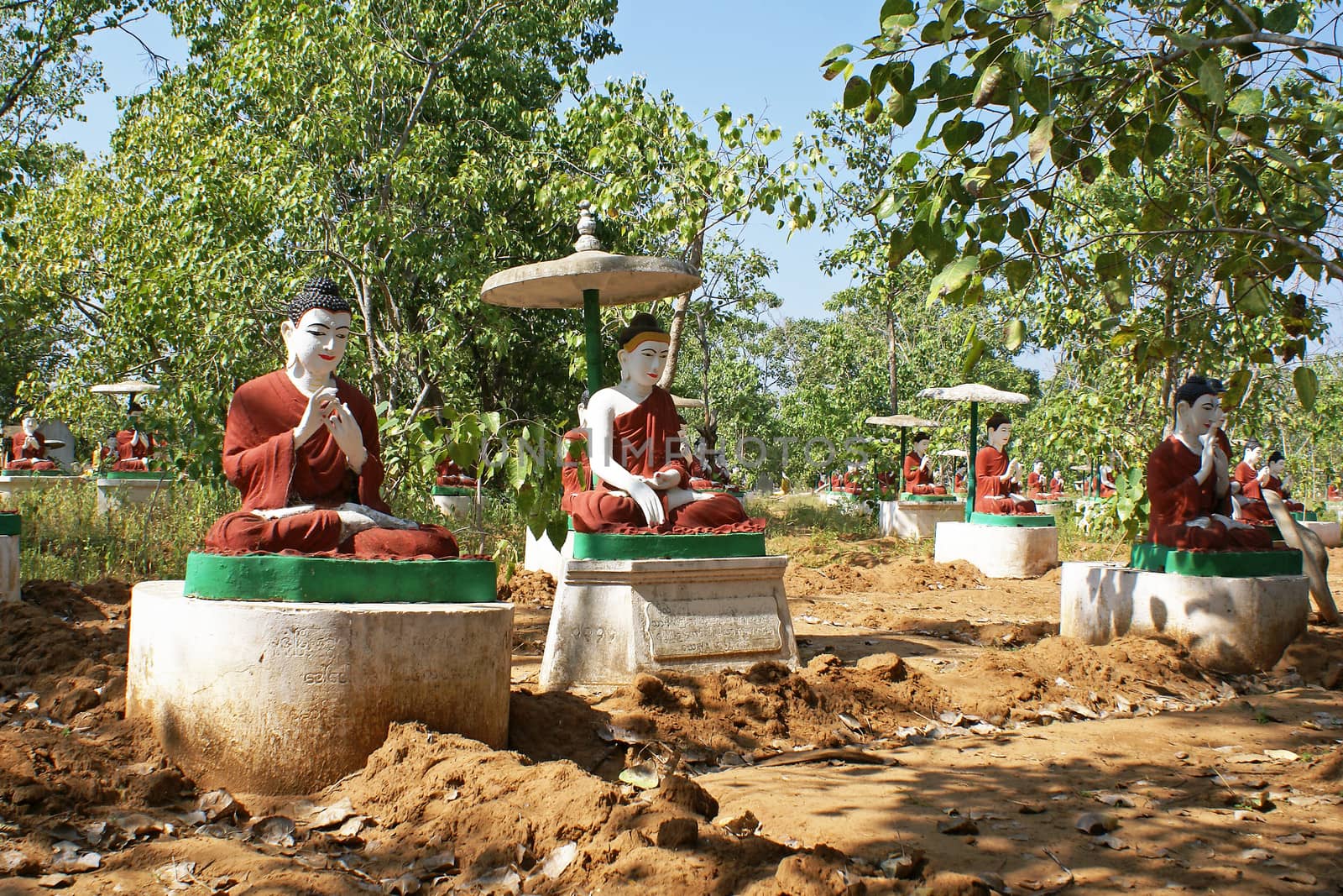 Monywa, Myanmar by alfotokunst