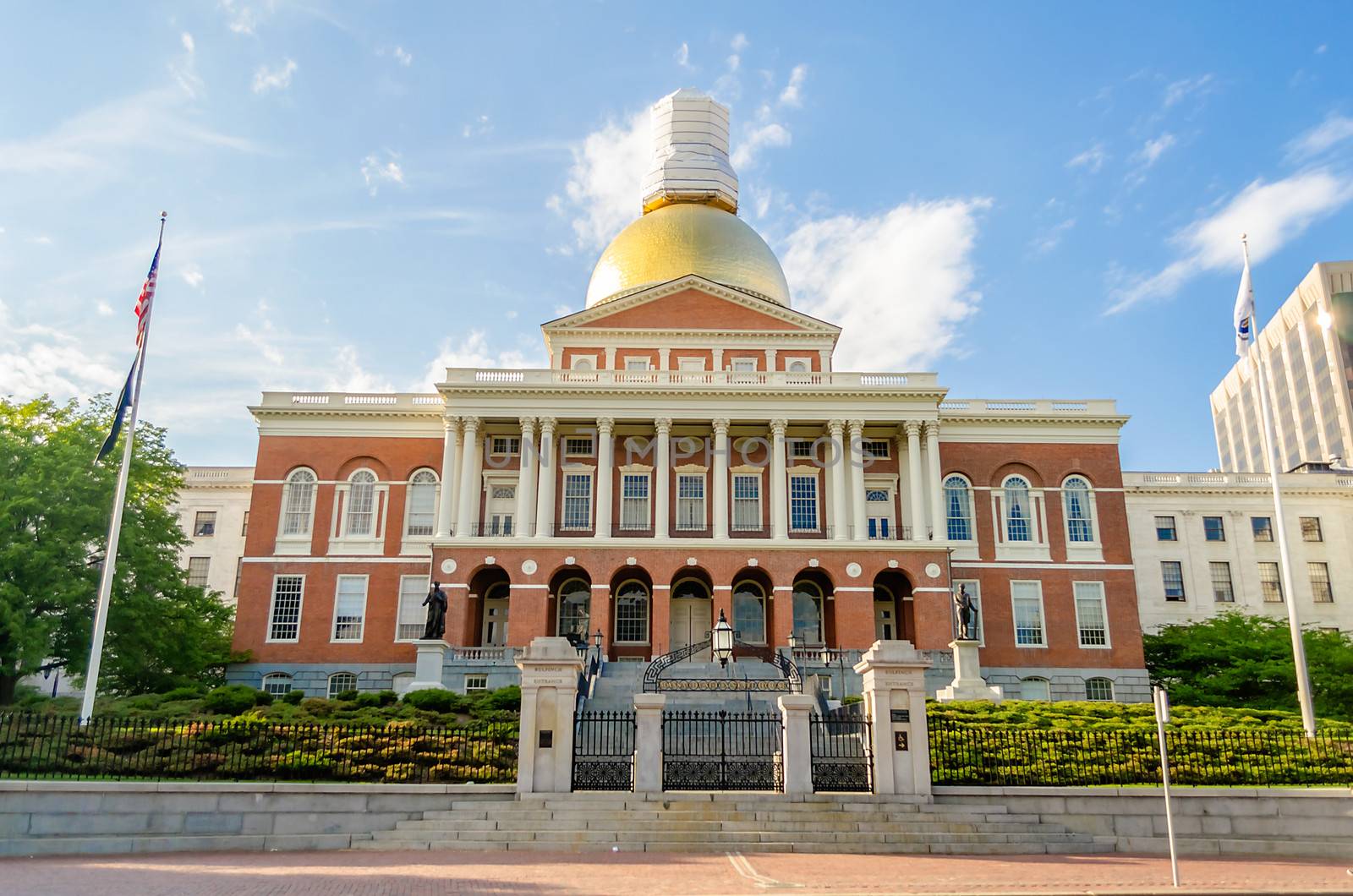 Massachusetts State House by marcorubino