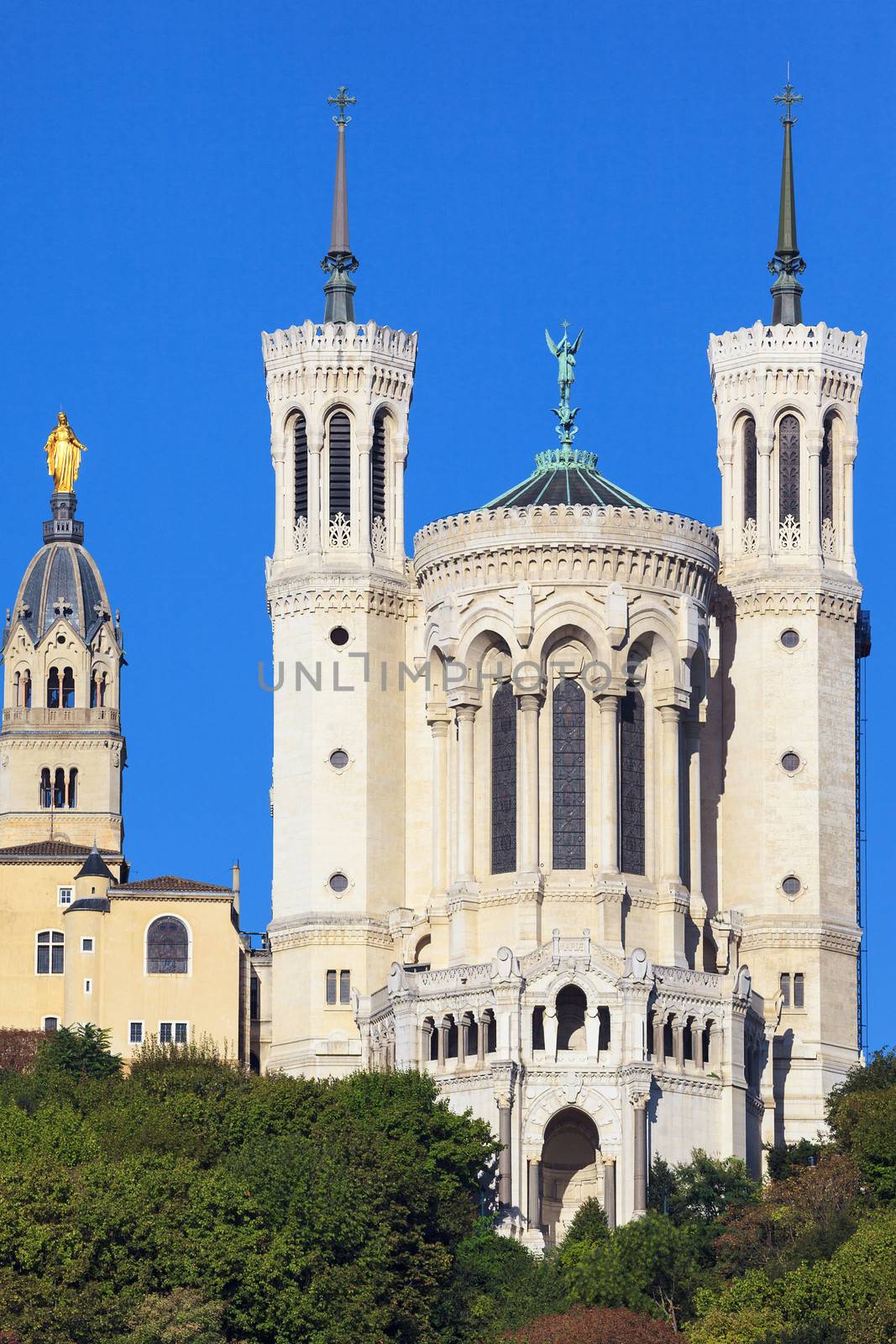 Basilica of Notre-Dame de Fourviere by vwalakte