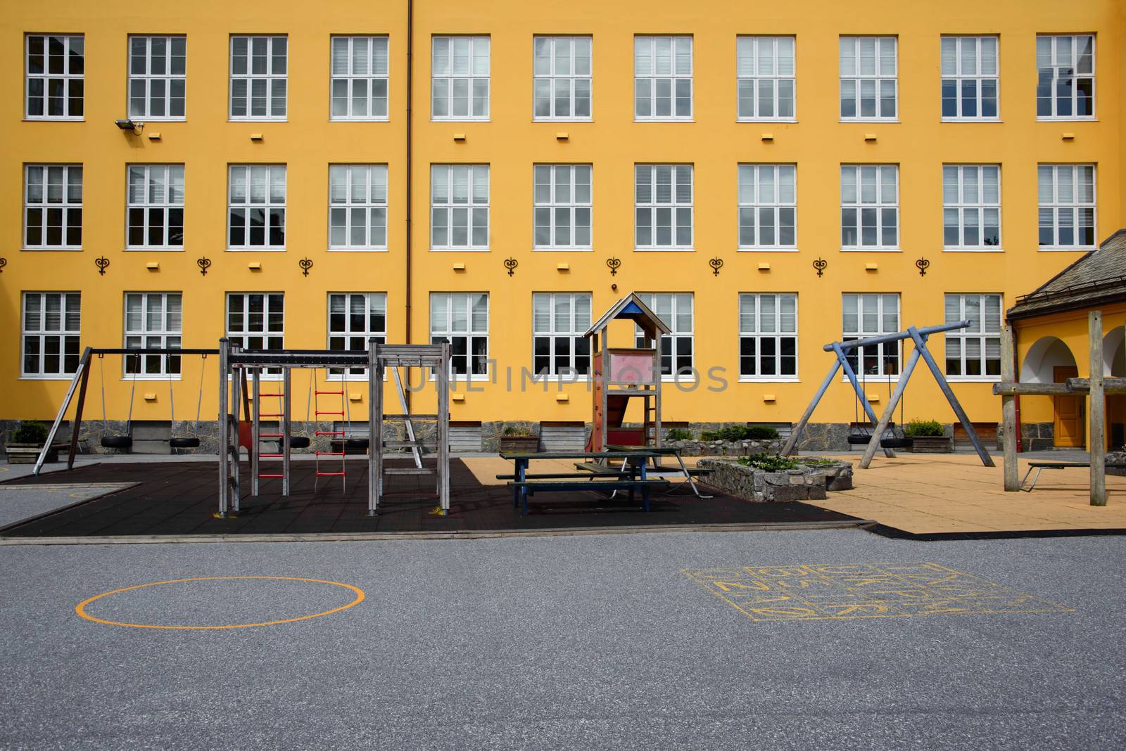 Empty schoolyard by GryT
