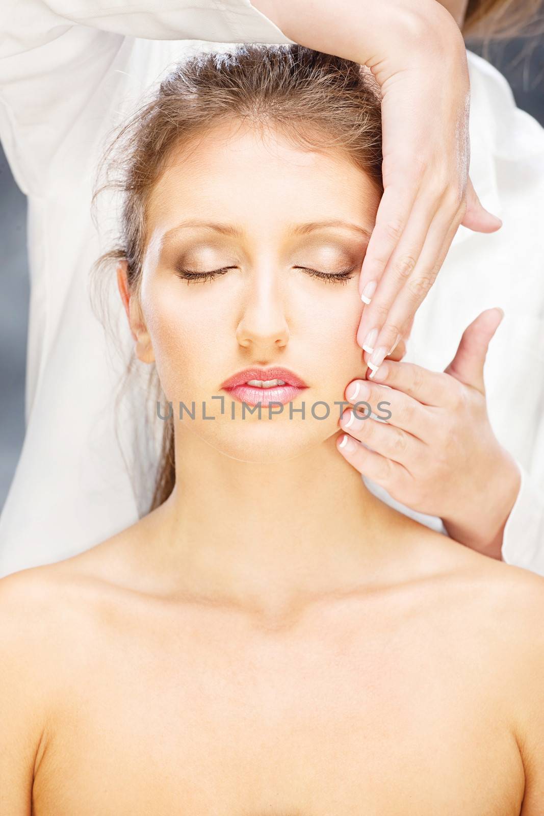 woman on head massage by imarin