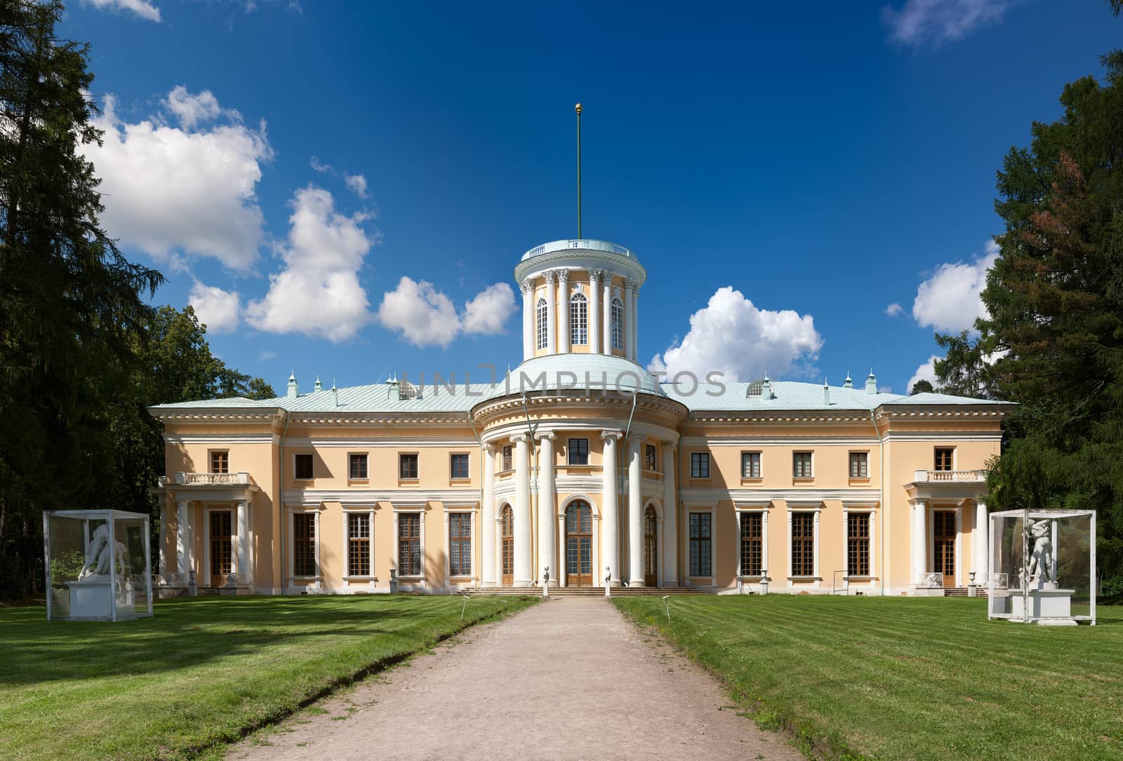 Museum-Estate of Arkhangelskoye. Grand Palace.  by vladimir_sklyarov
