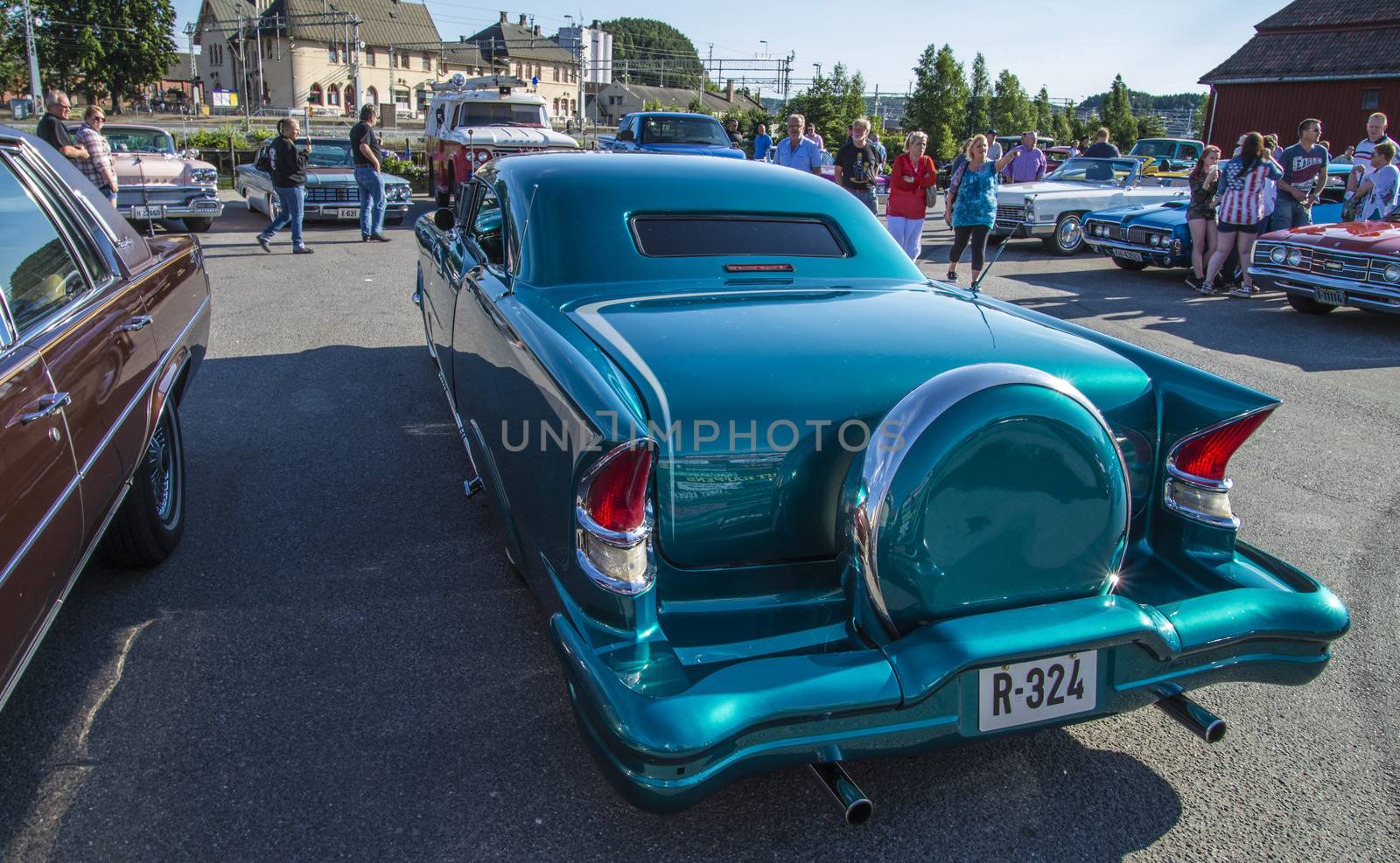 vintage am car, pontiac-bonneville by steirus