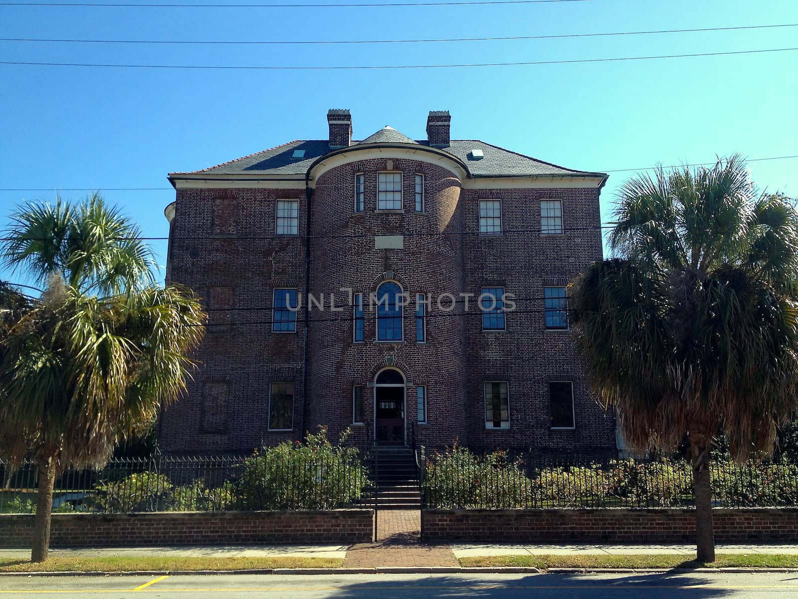 Joseph Manigault House outside view by RefocusPhoto