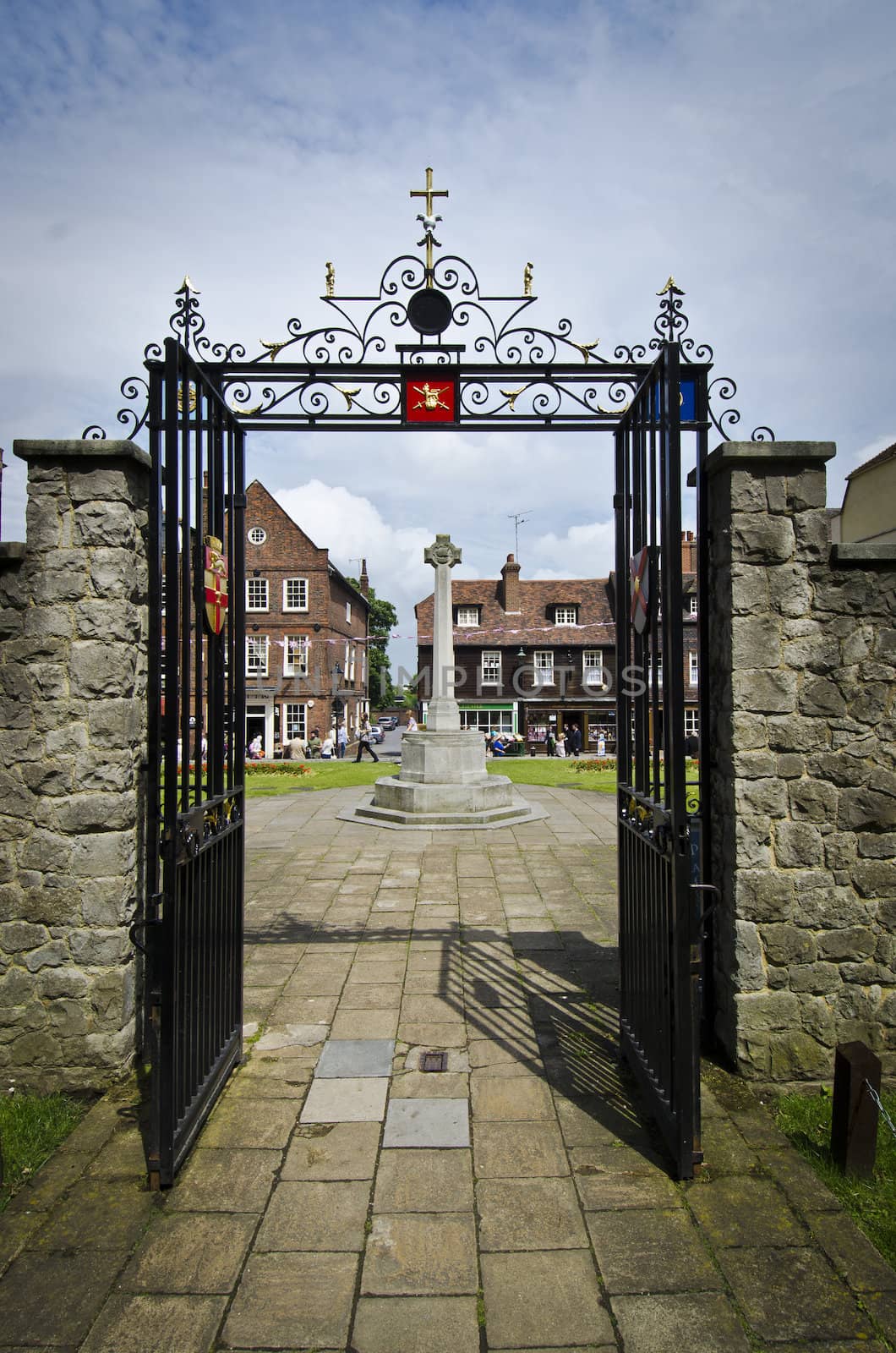 Rochester war memorial through cathedral gate