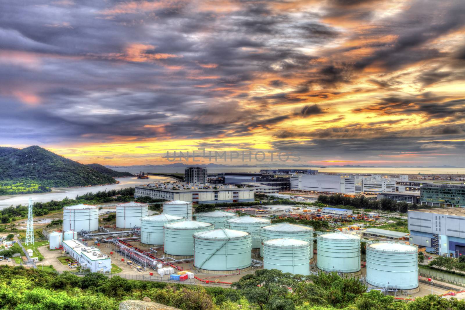 Oil tank for storage of fuel in airport