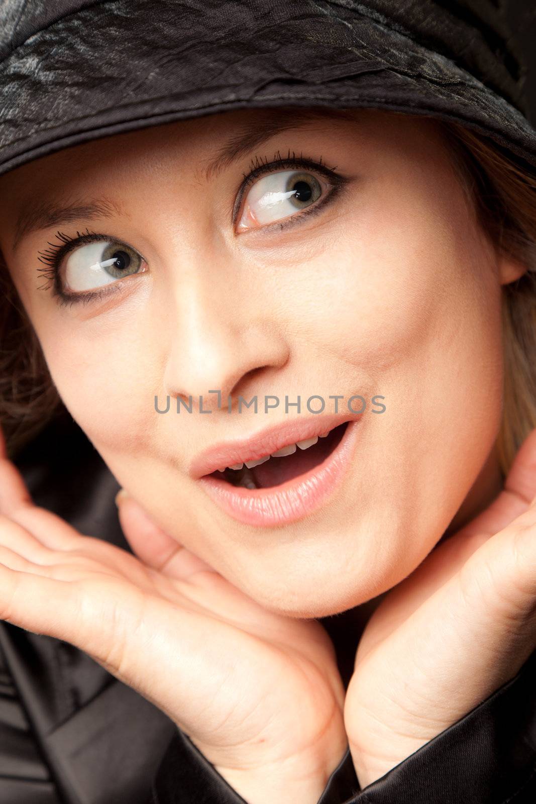 Portrait of a surpised woman with black hat