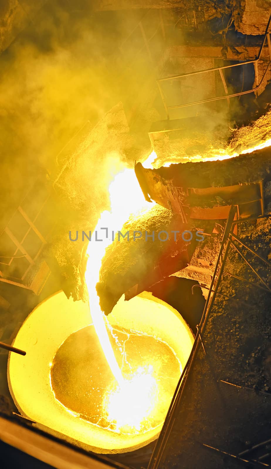 pouring molten steel 