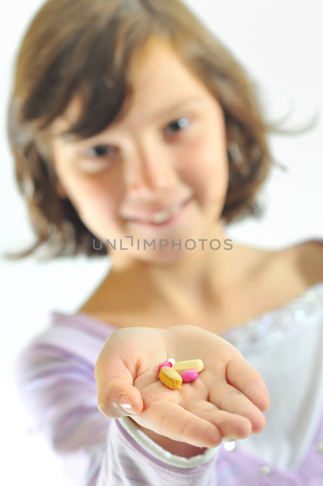 girl holding  pills 
