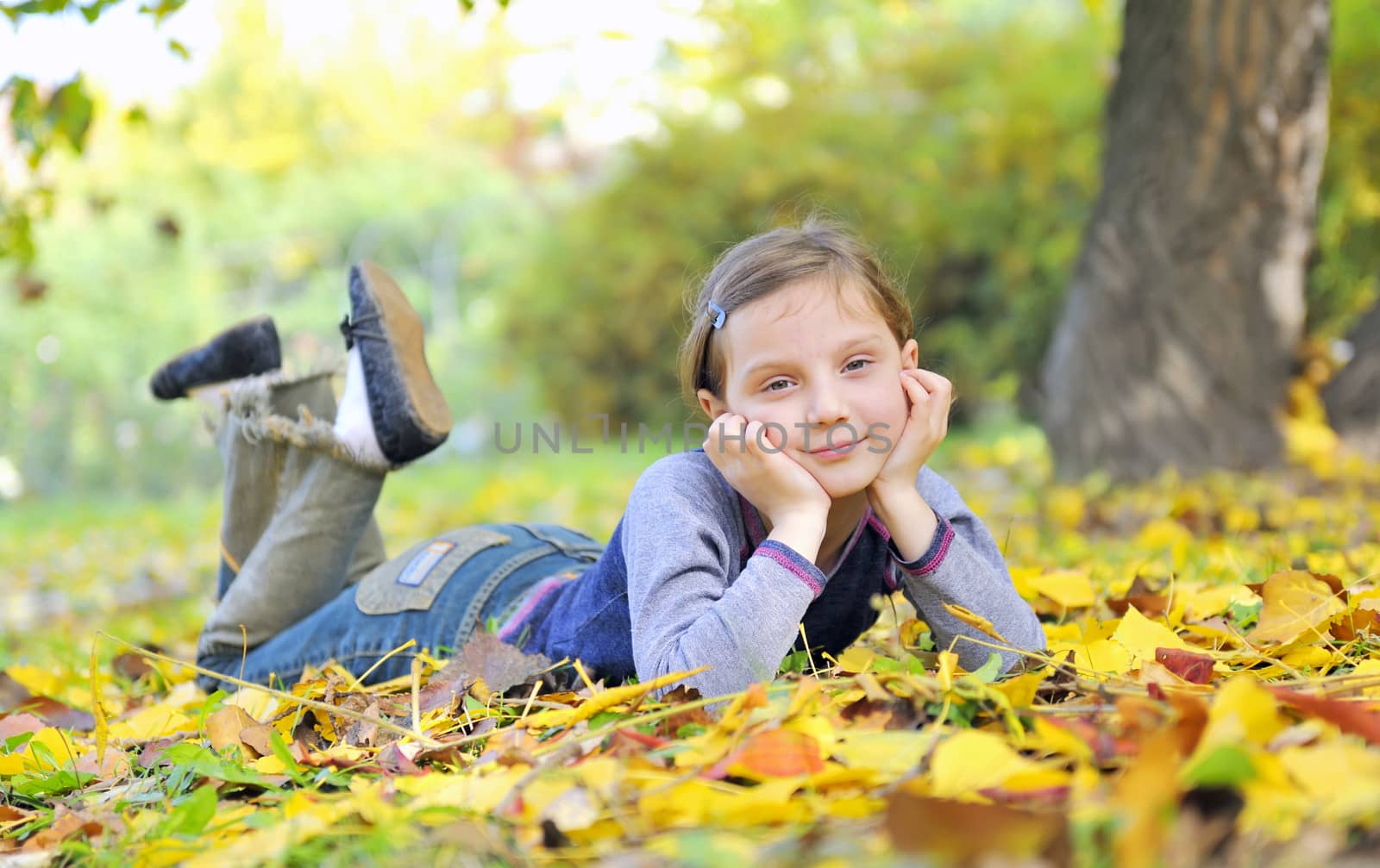 little girl  laying on the grass