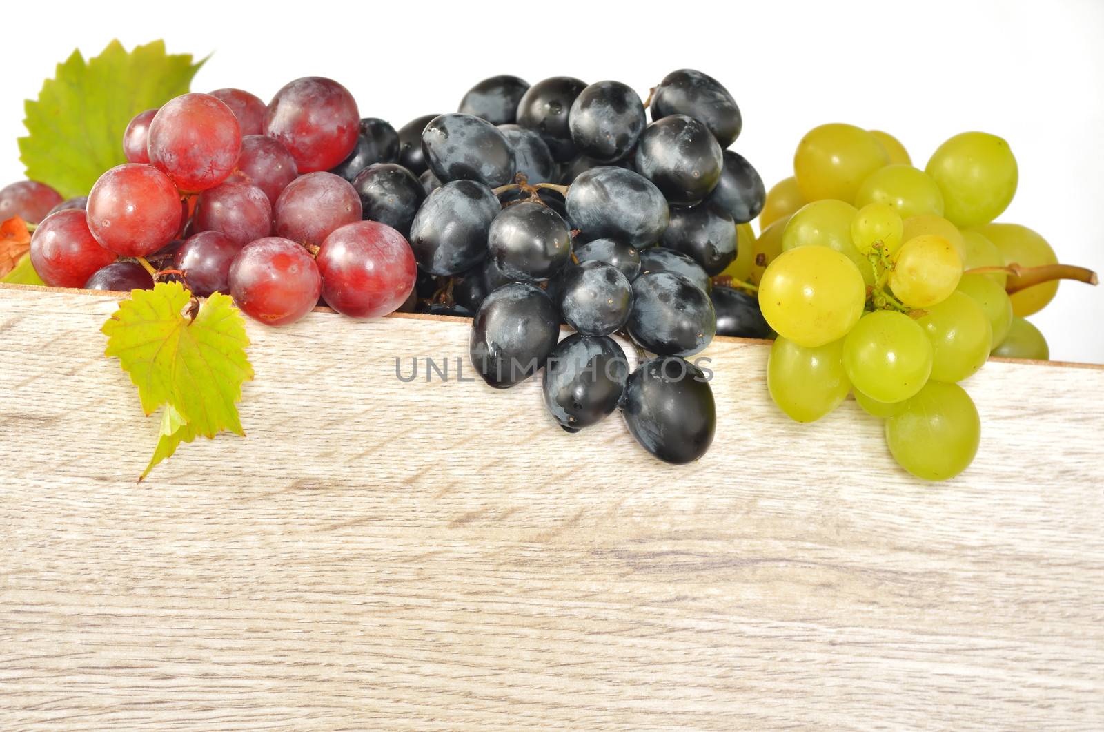 types of grapes on wood