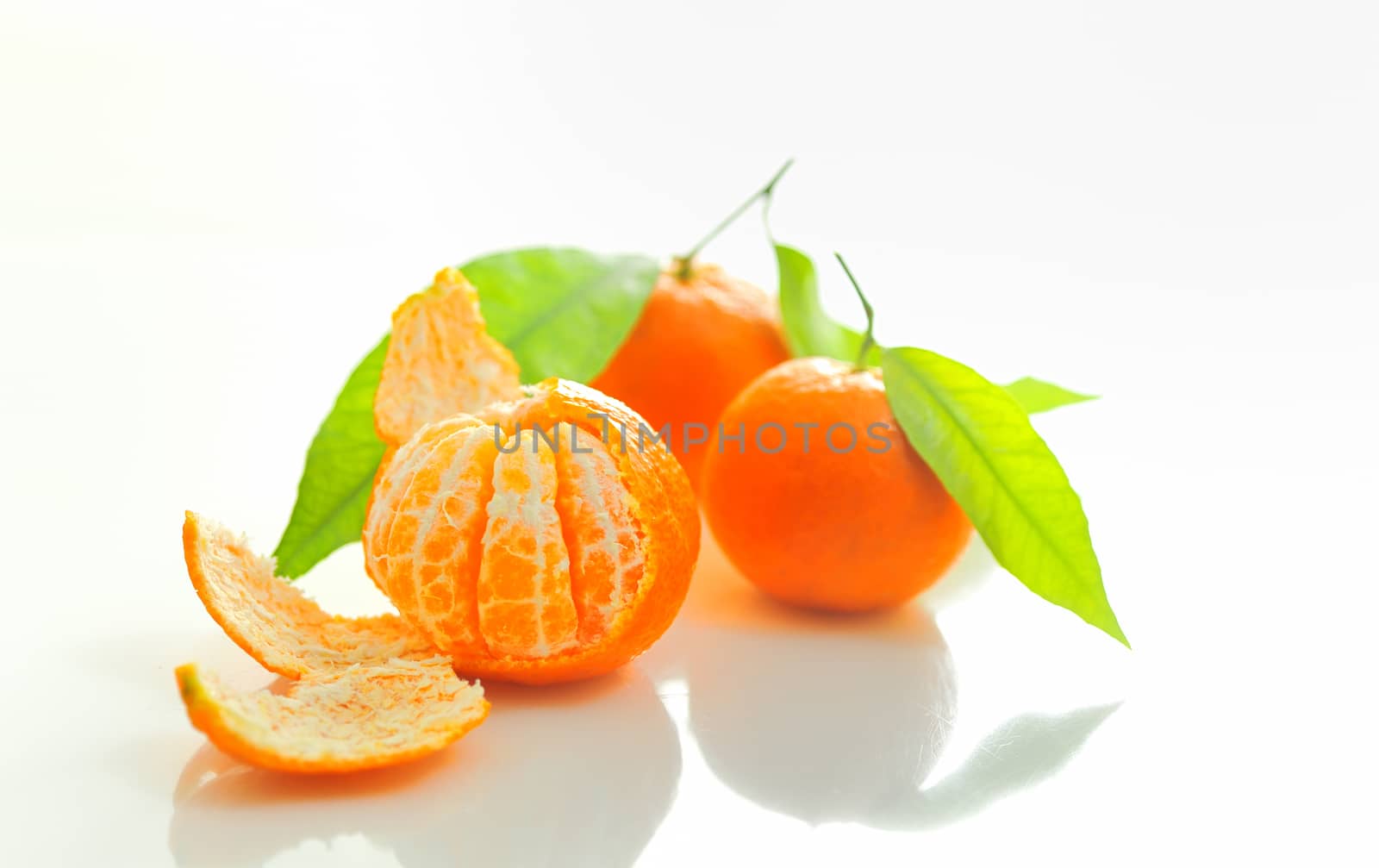 mandarin with leaf 