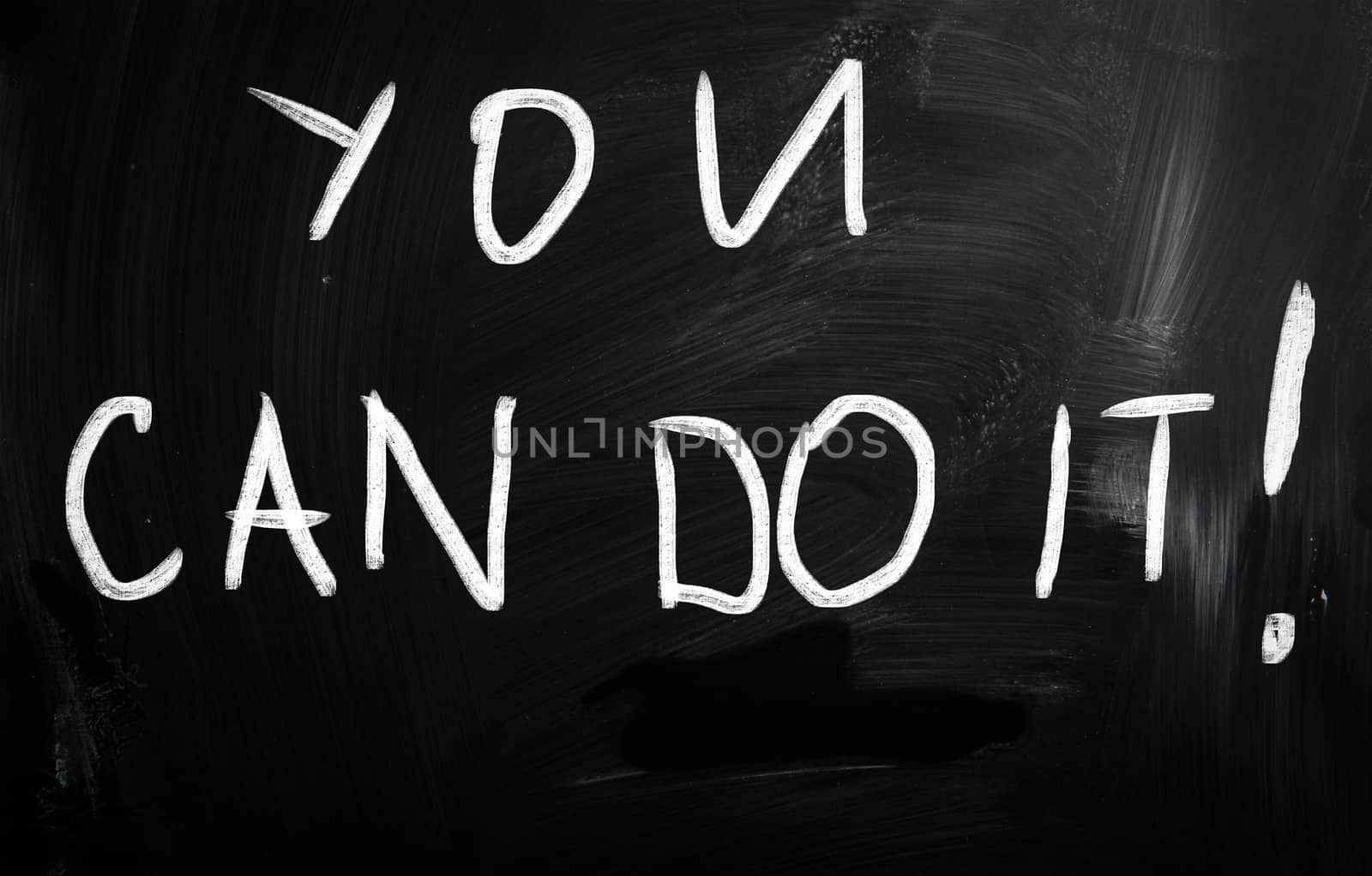 "You can do it" handwritten with white chalk on a blackboard