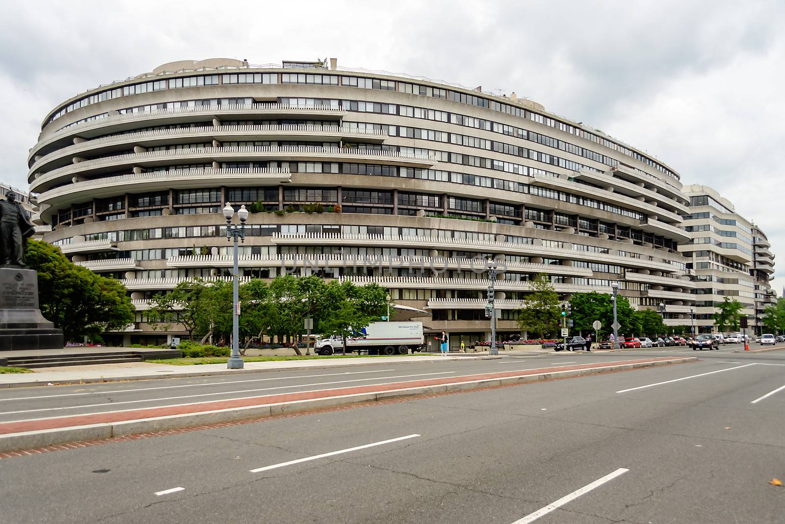 Watergate Complex, Washington DC by marcorubino