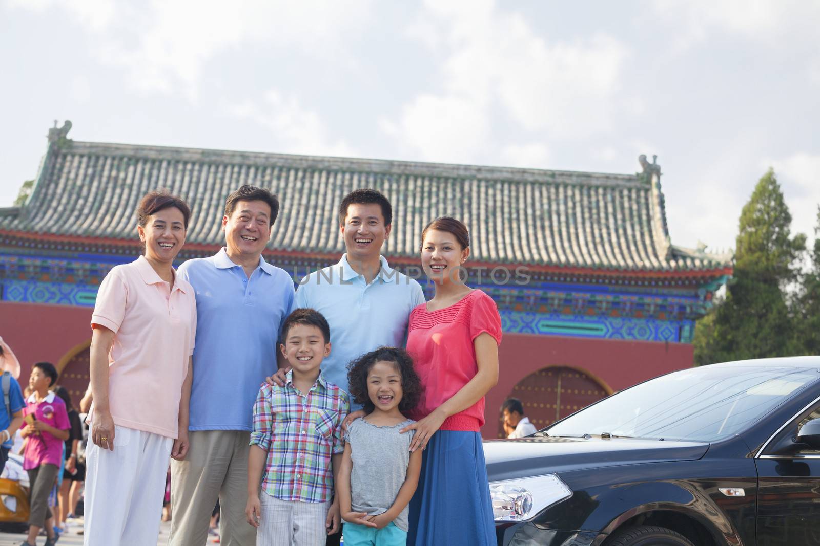 Multigenerational family smiling, portrait