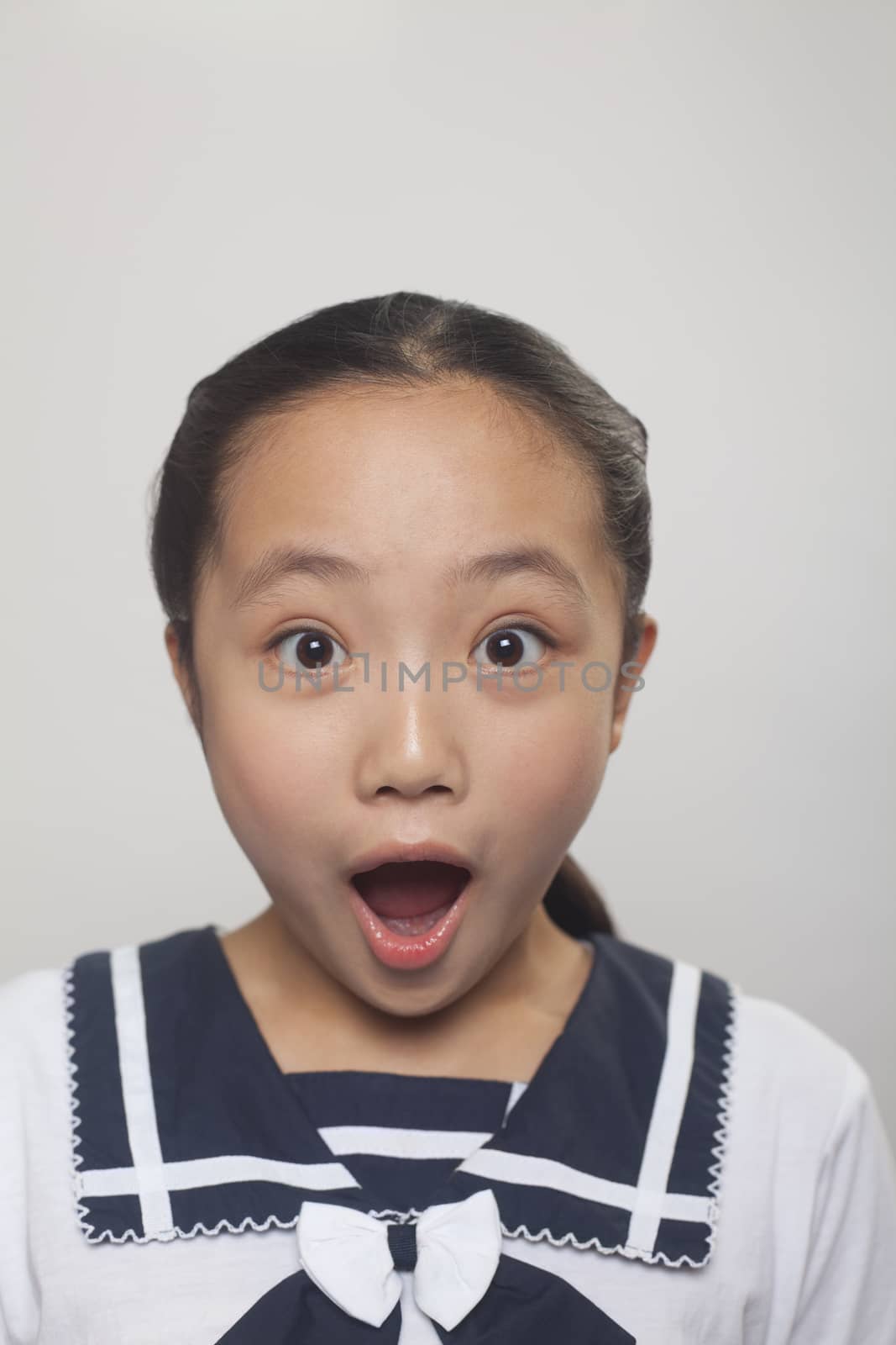 Girl screaming, Studio
