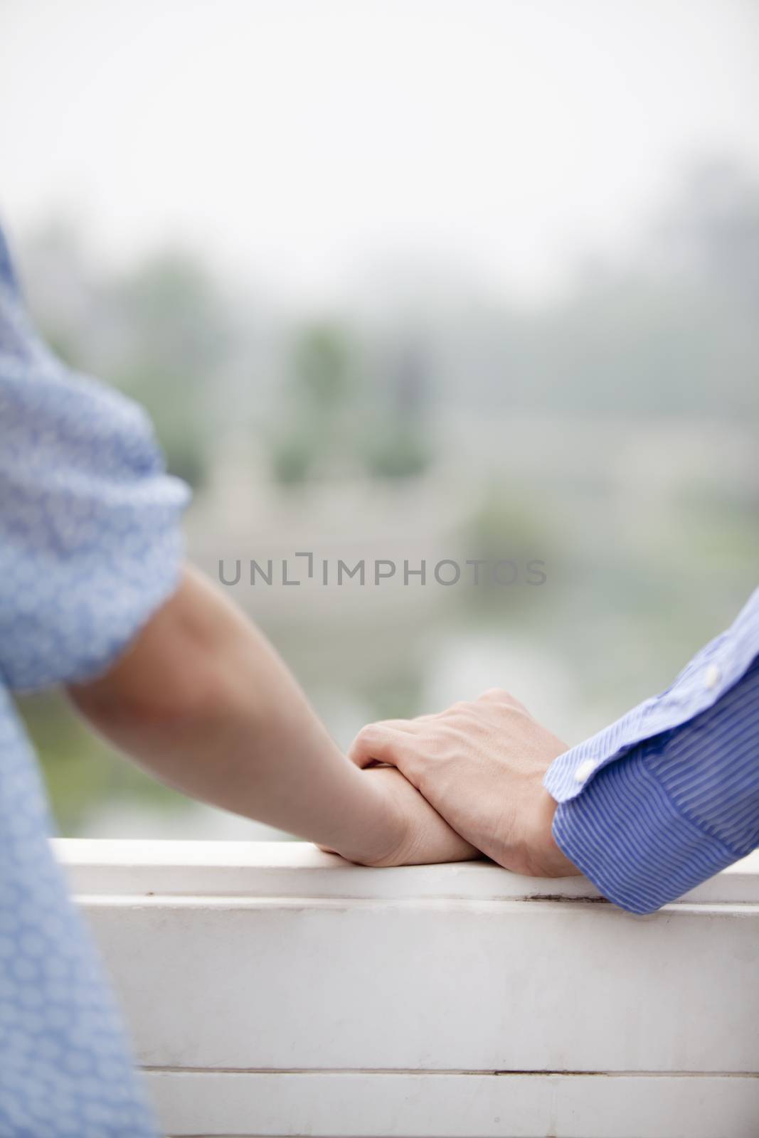 Couple Holding Hands by XiXinXing