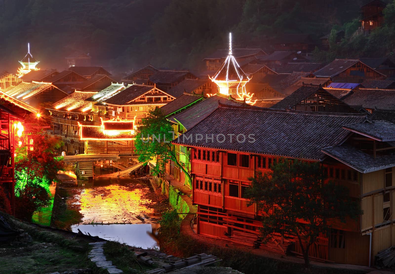 Zhaoxing Dong Village (Zhao Xing Dong Zhai) in Southeast Guizhou Miao and Dong Nationalities Autonomous Prefecture of southwest China is one of the largest ethnic Dong Minority towns in the region. It is surrounded by mountains at all sides and this is the main geographic feature. A river is flowing through the village center. 