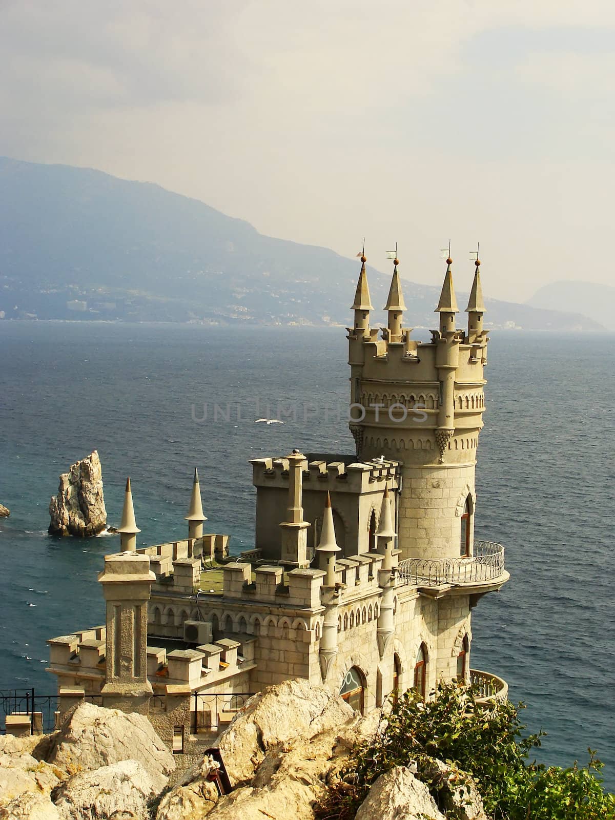 Swallow's nest castle, Crimea, Ukraine by donya_nedomam