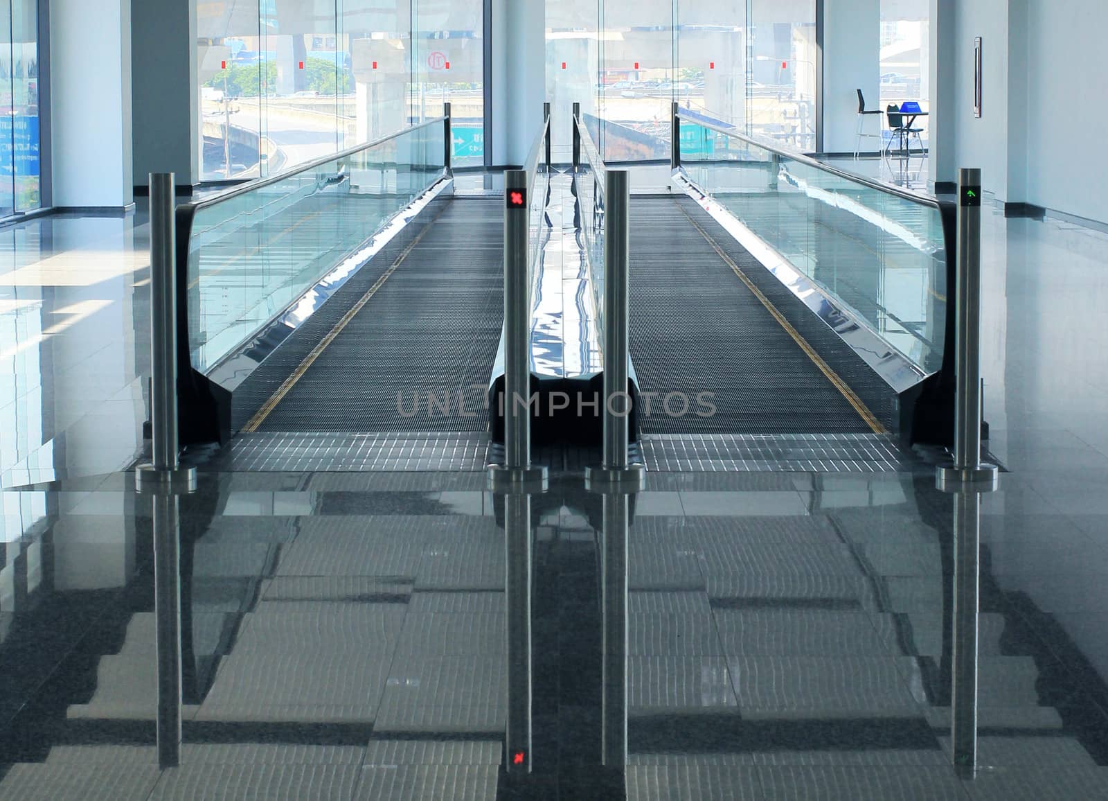 Travelator of walkway in building