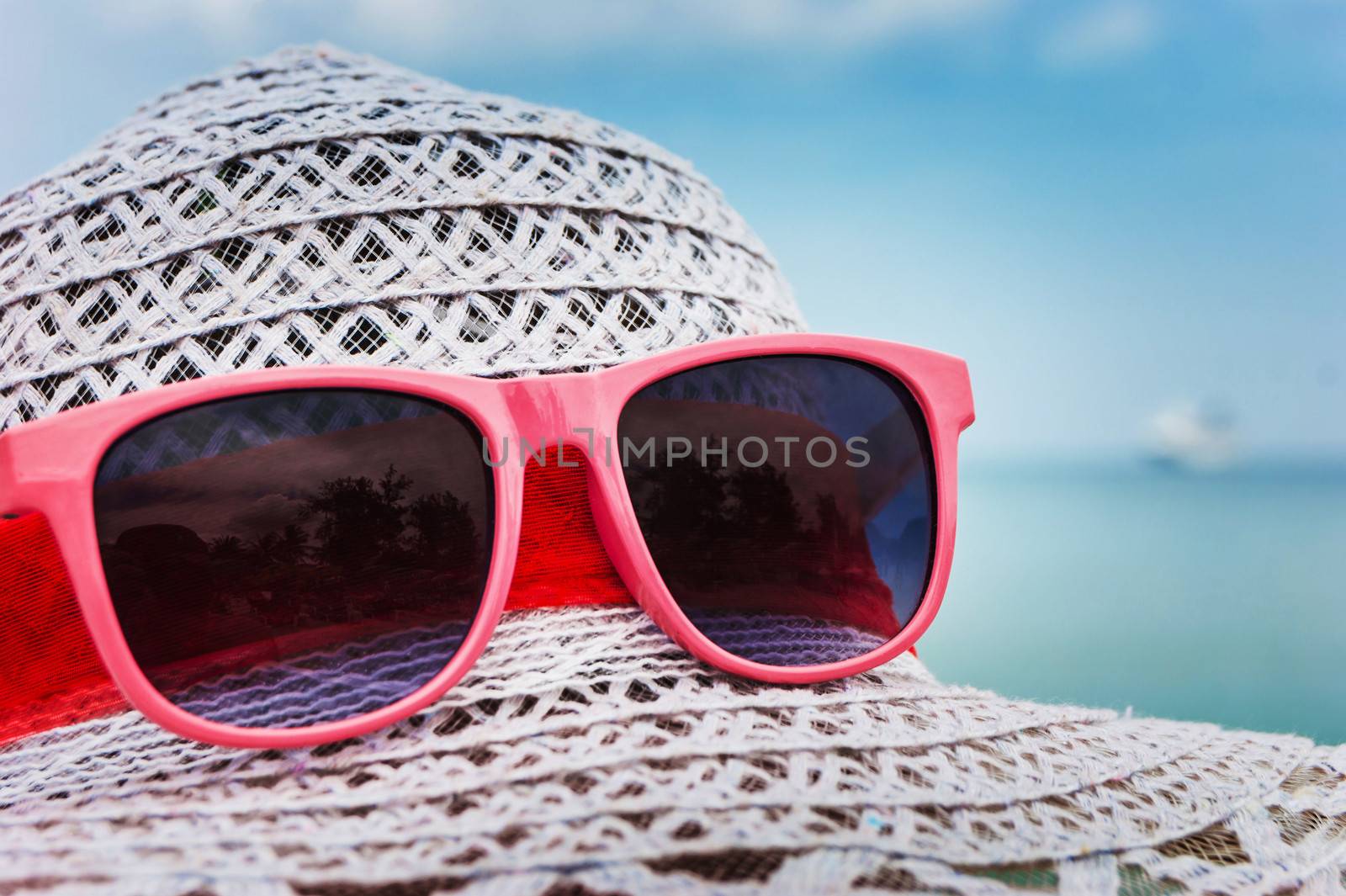  hat and sunglasses by oleg_zhukov