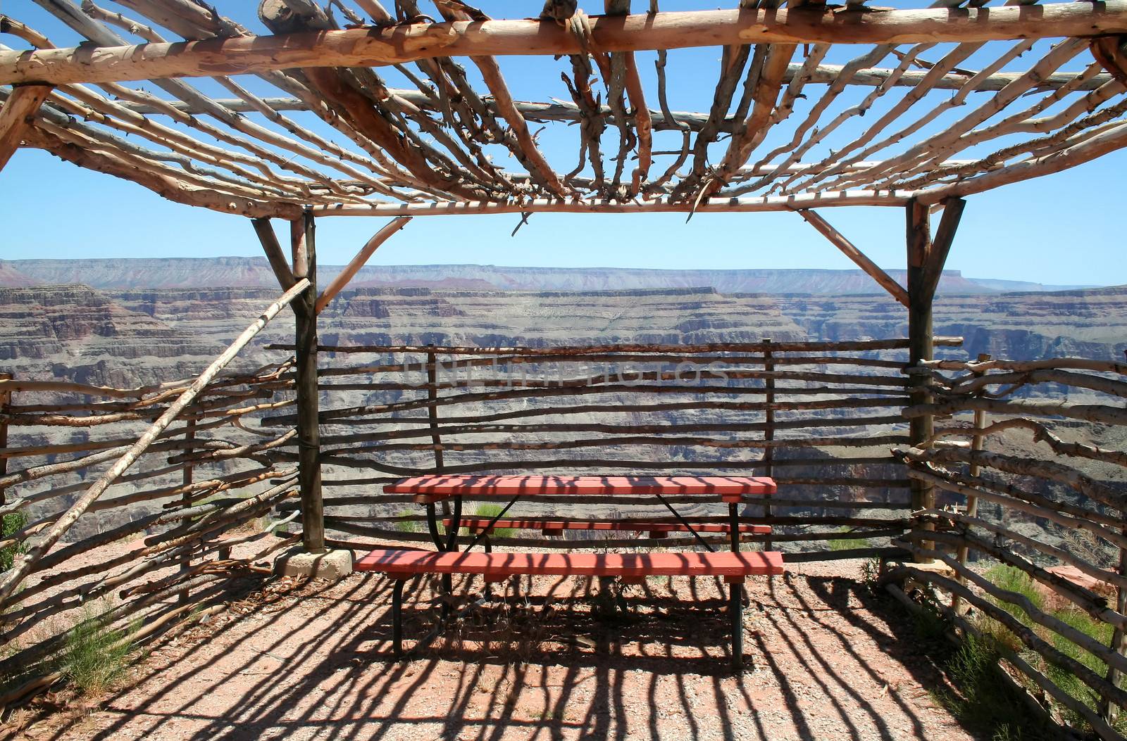 Observation Shelter Grand Canyon by jabiru