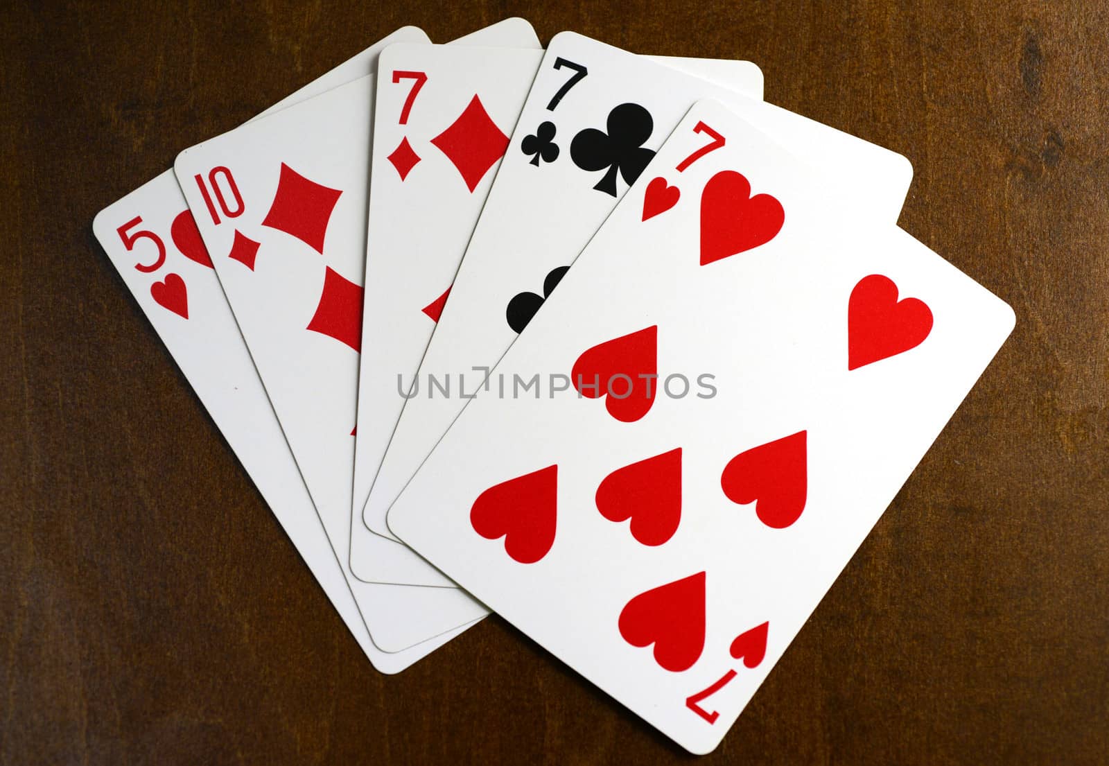 lucky 7 poker hand with three of a kind cards