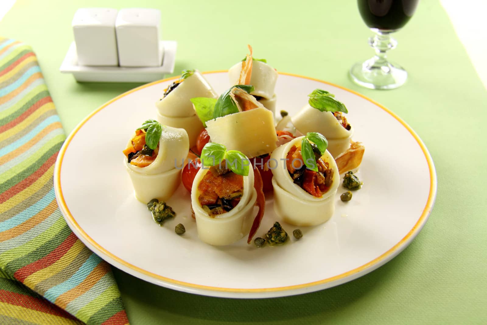 Delicious Mediterranaen style pasta tubes with with roasted tomato and proscuitto.