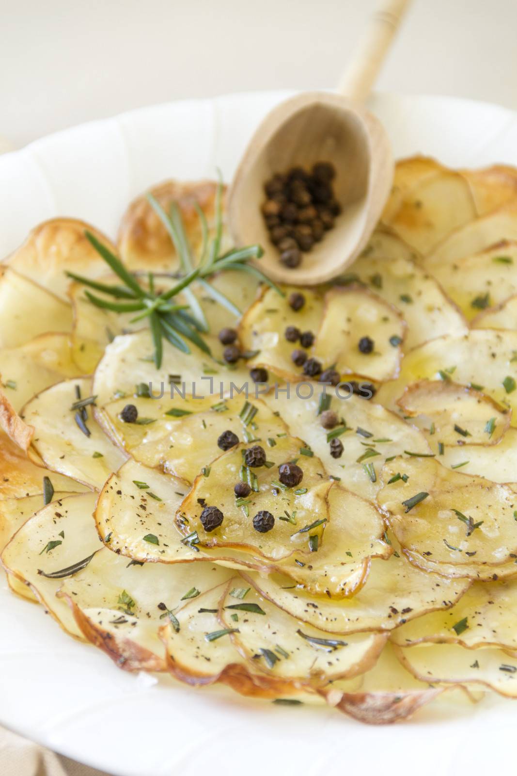 Rosemary Potato Chips by jabiru