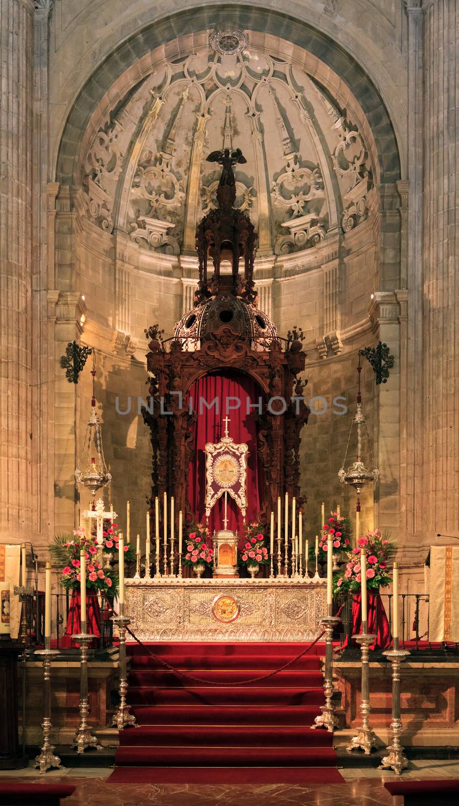 Santa Maria church, Ronda, Spain - church interior by Nobilior