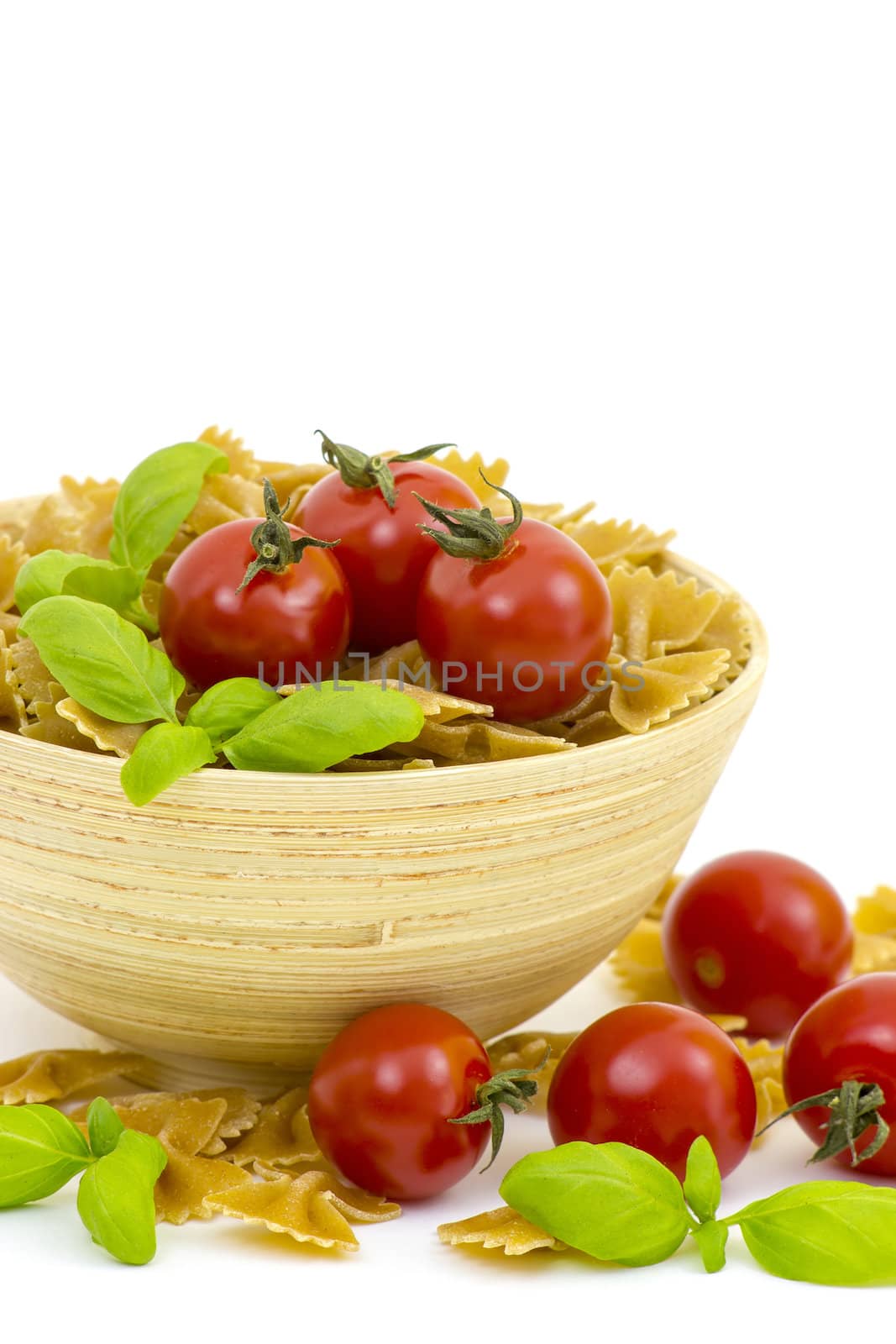 vegetarian food - pasta, tomatoes, basil by miradrozdowski