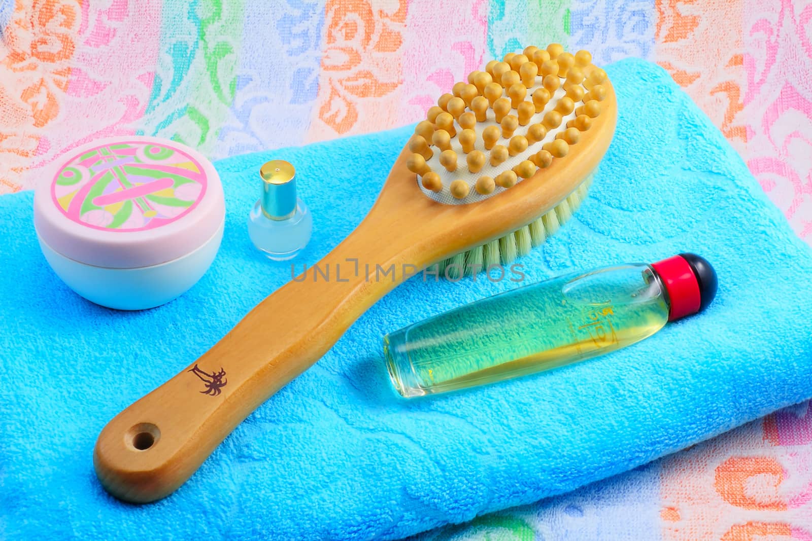 Wooden brush with a handle for body massage , towel and objects  by georgina198