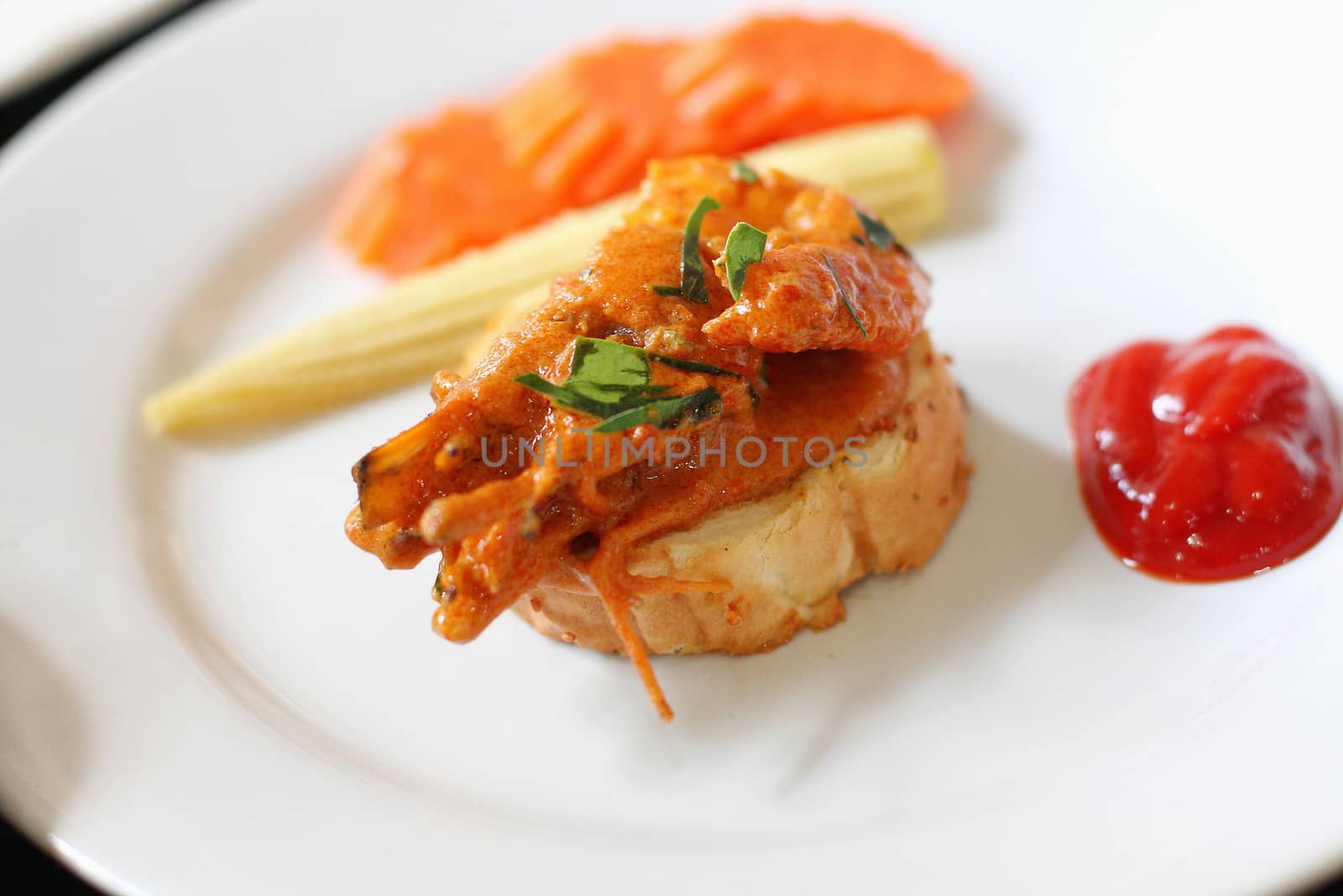 Fried shrimp, spicy sauce on the bread. by myrainjom01