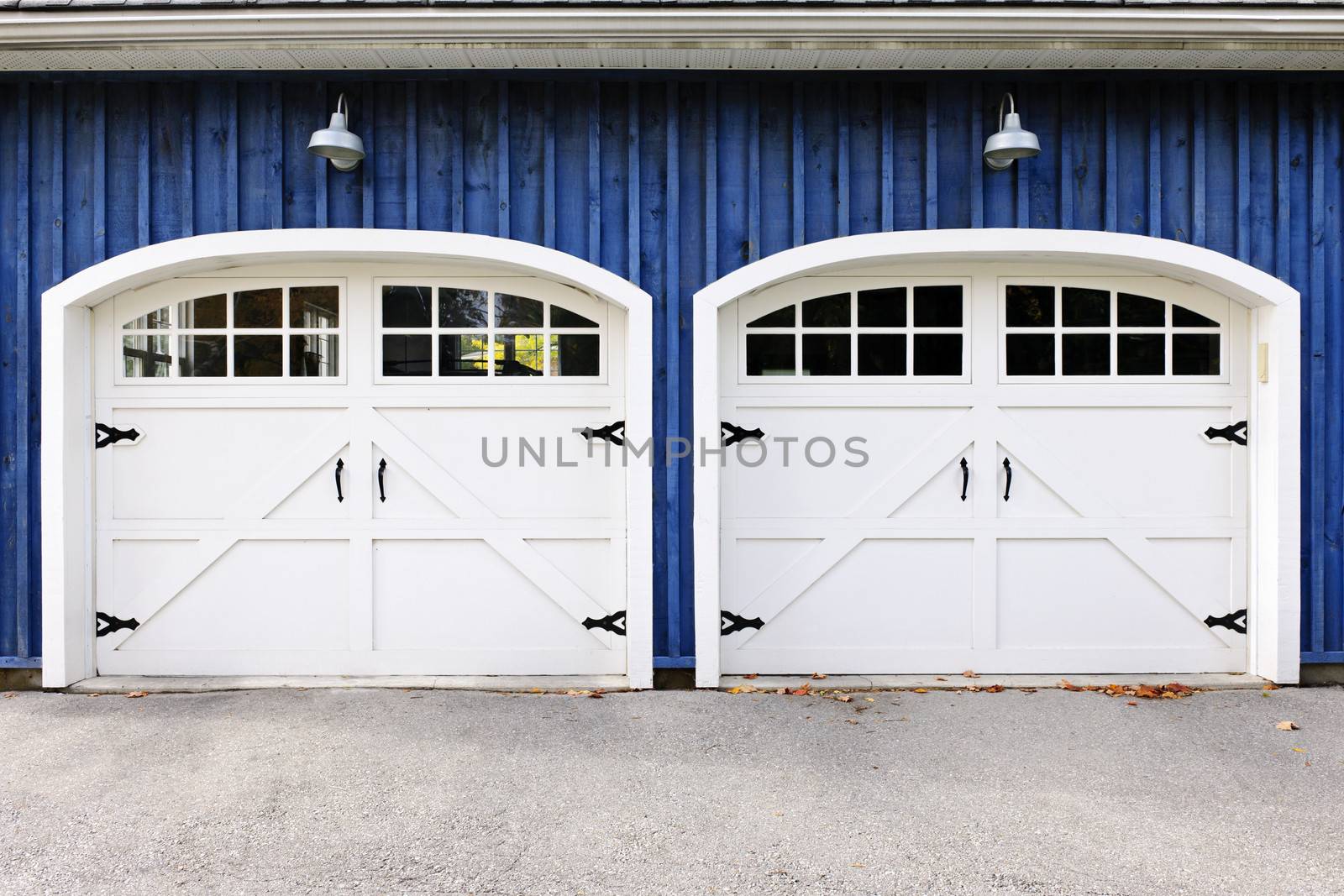 Double garage doors by elenathewise