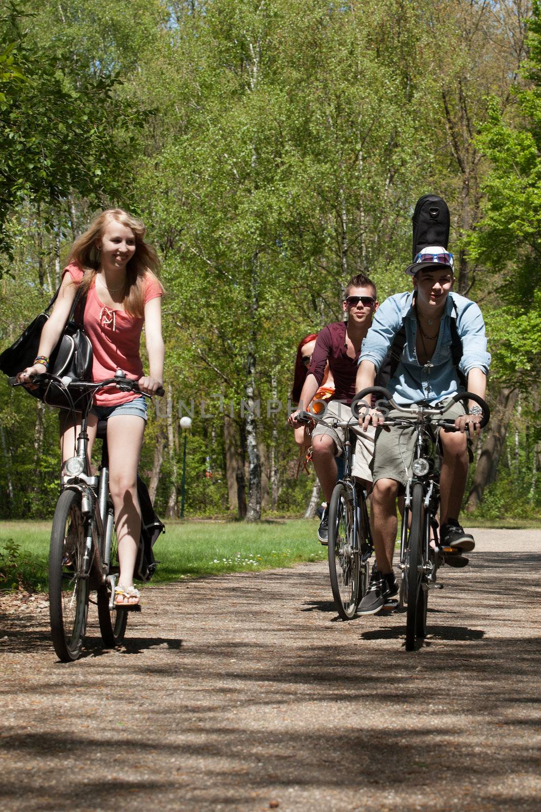 Young teenagers are making a trip with the bicycles