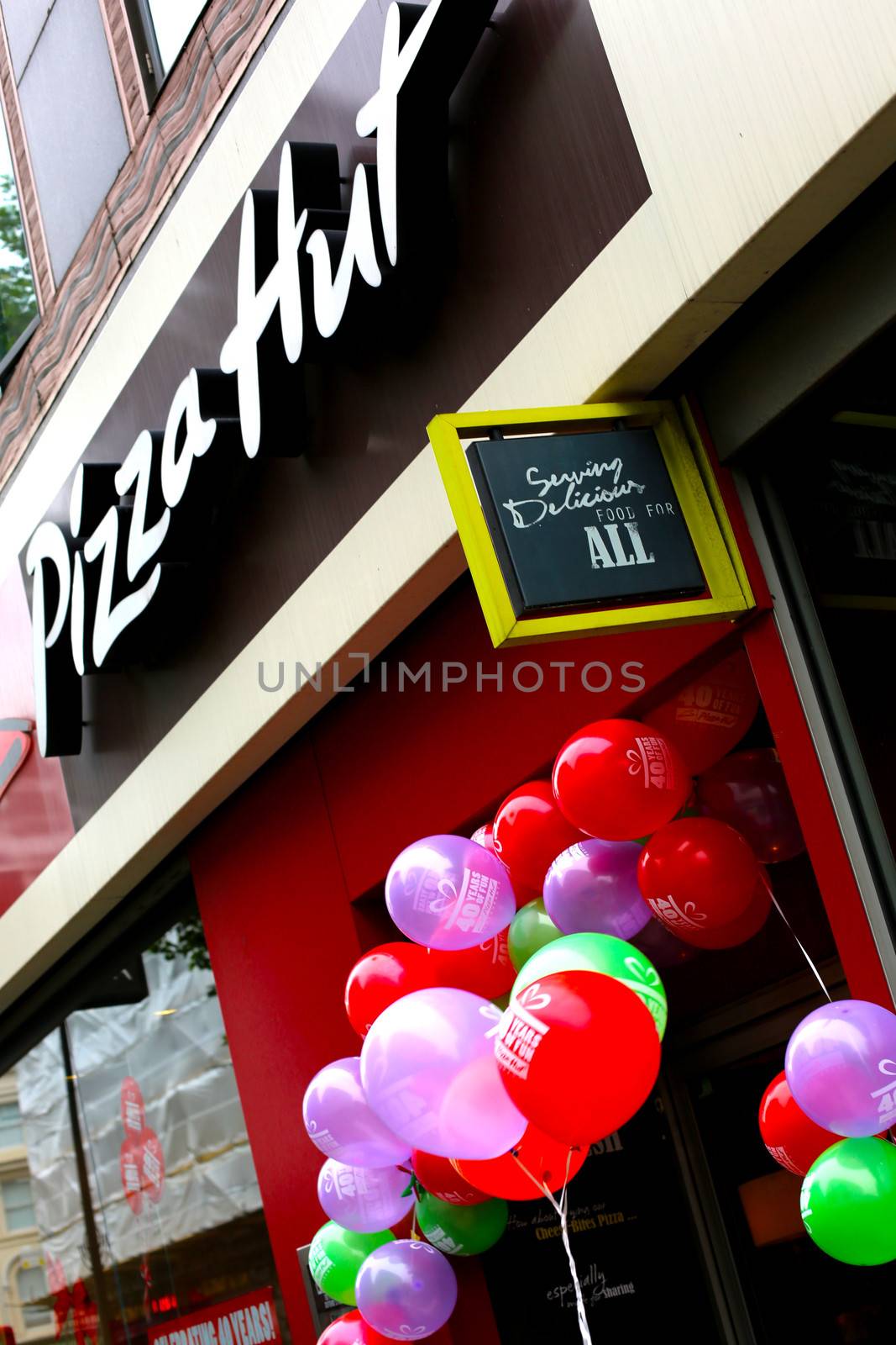 Pizza Hut Oxford Street London by Whiteboxmedia