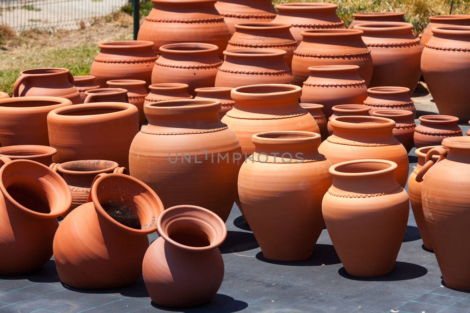 ceramic pots in market by Discovod
