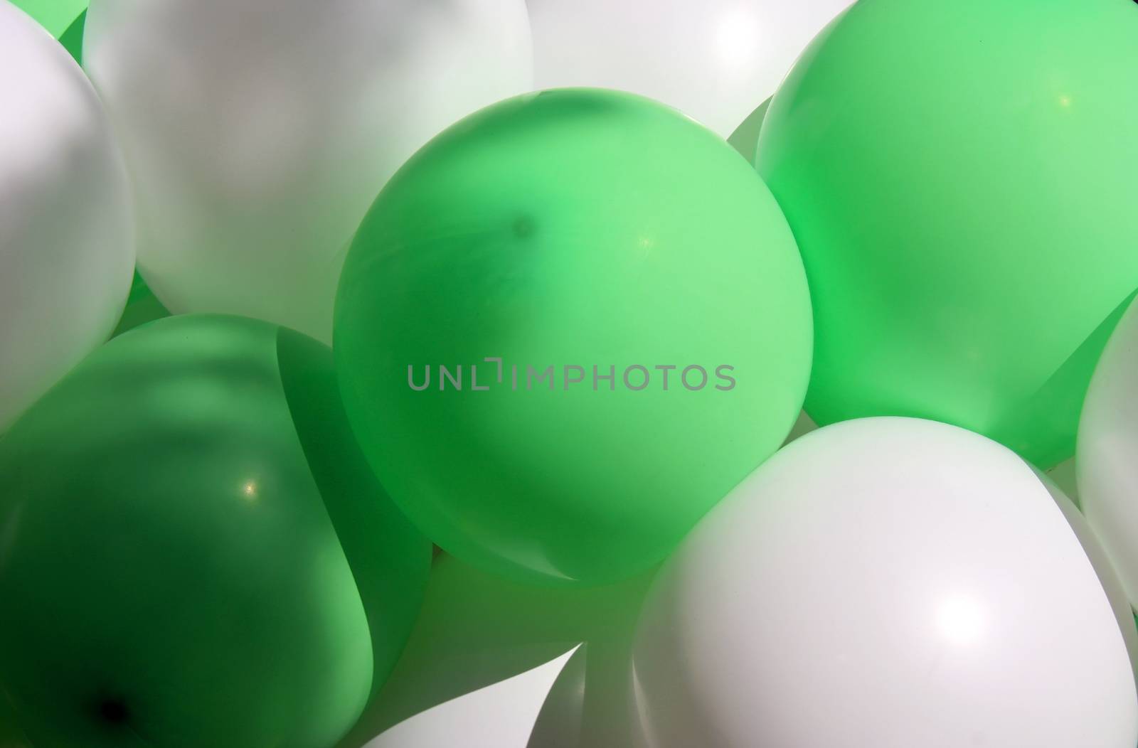 Background white and green balloons, now located diagonally