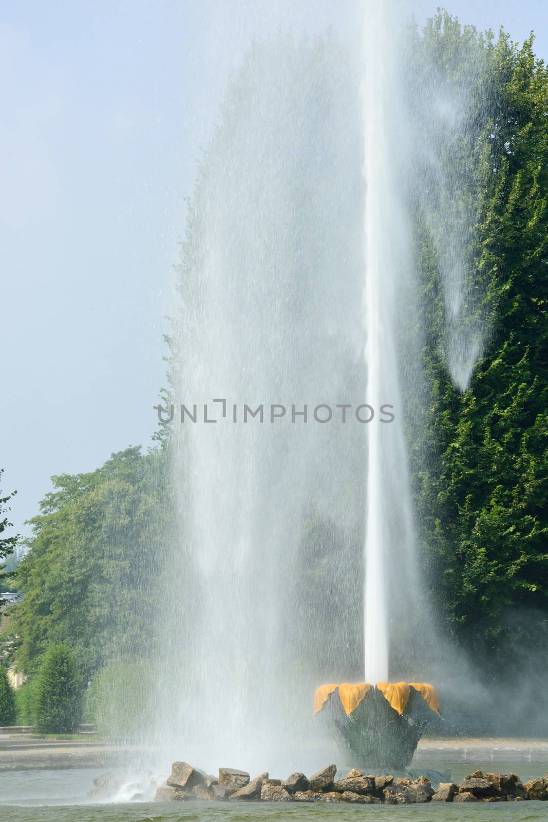 The great fountain in Herrenhausen Gardens, Hannover, Germany by velislava