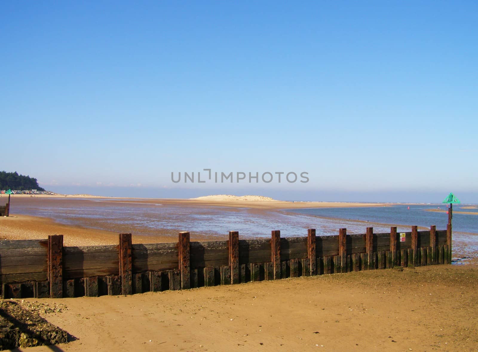 A beach in Norfolk. by paulst