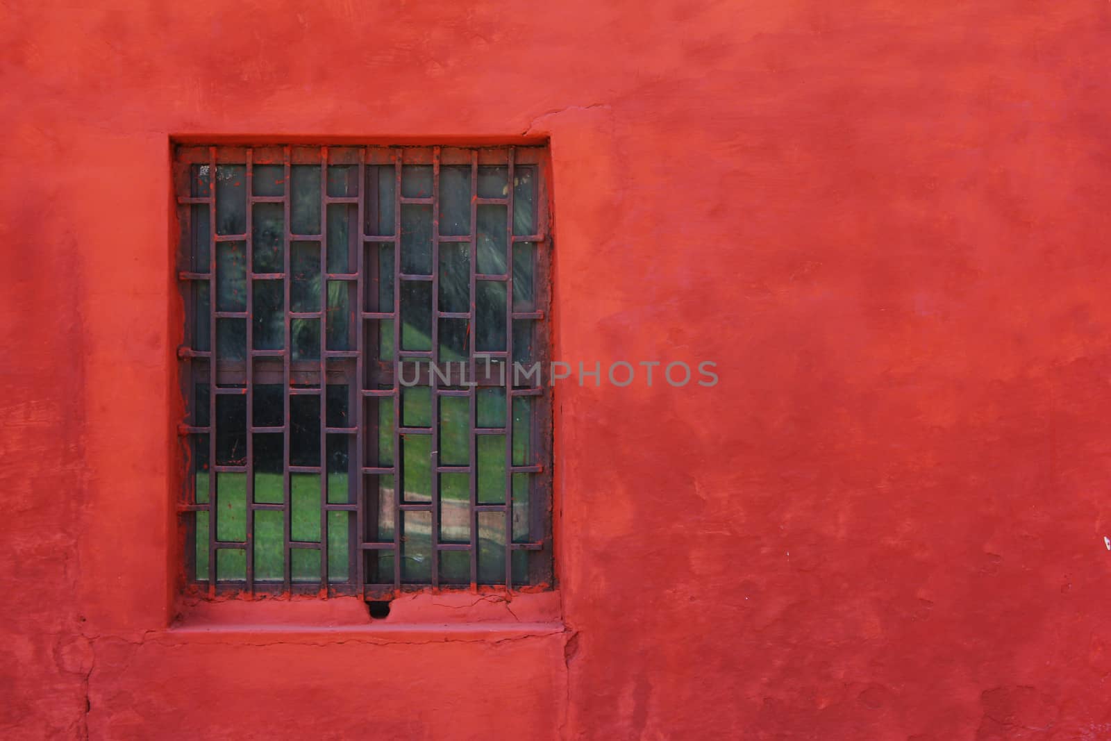 empty window with red wall of jantar mantar